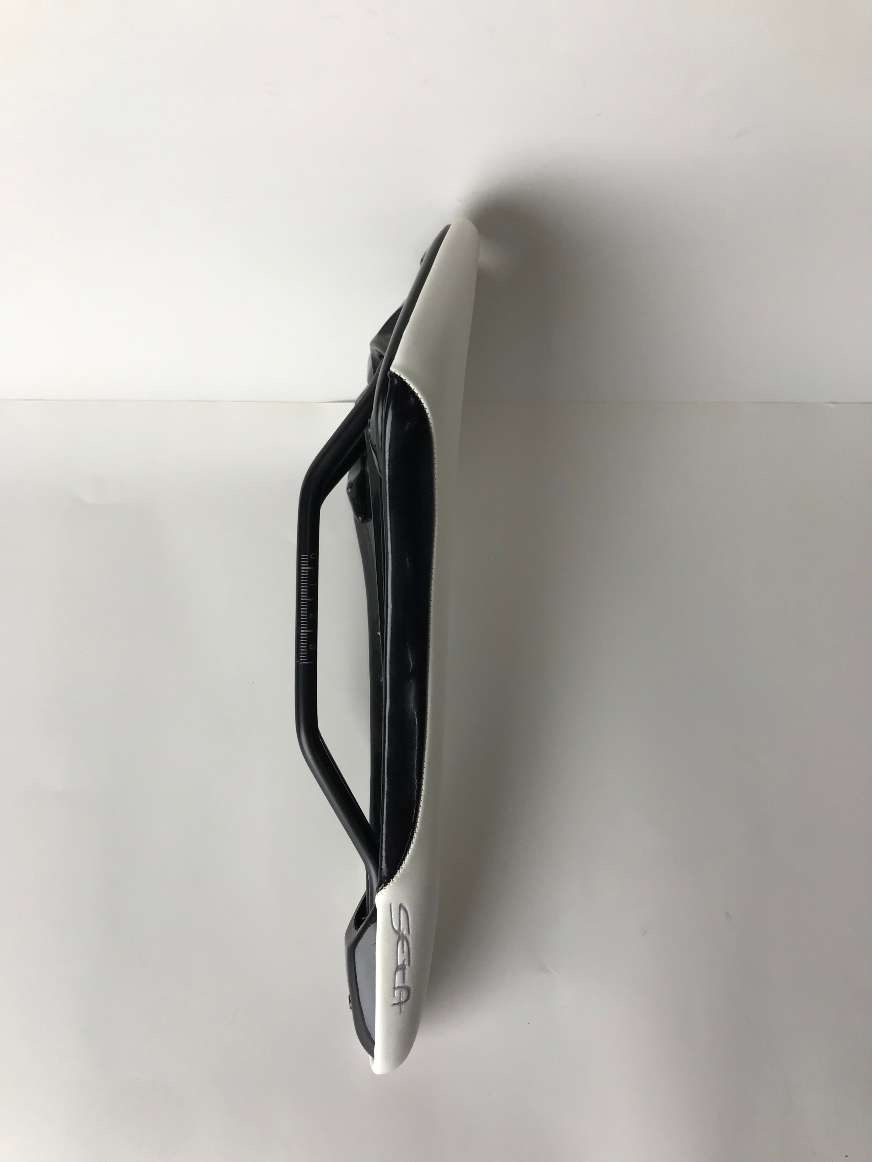 Selle Royal SR 700 Ultra Comfort Bicycle Saddle - Classic Black with White Stripes, Ergonomic Pressure Relief for Road Bike Upgrades